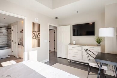 The Ogden unit 2505, Las Vegas, NV 89101 - photo 4