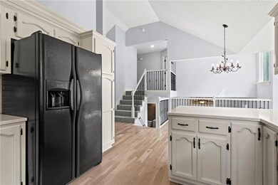 609 N Crest Dr, Raymore, MO 64083 - photo 5