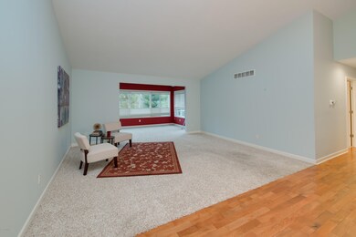 269_Round_Hill-06
