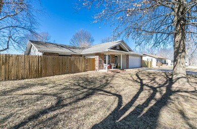 2027 S Village Ln, Bolivar, MO 65613 - photo 2