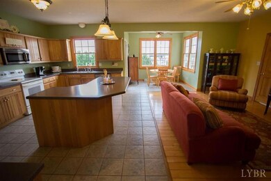 Open floor plan w/LR, breakfast nook & Huge kitche