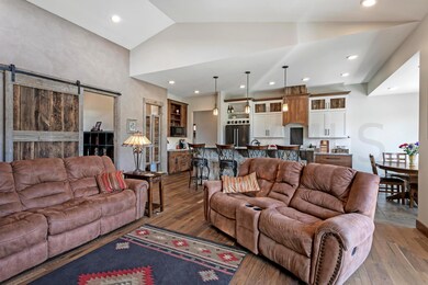 233 N Penstemon Ln-026