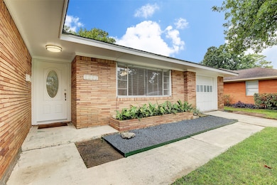 2223 Cheshire Ln, Houston, TX 77018 - photo 3