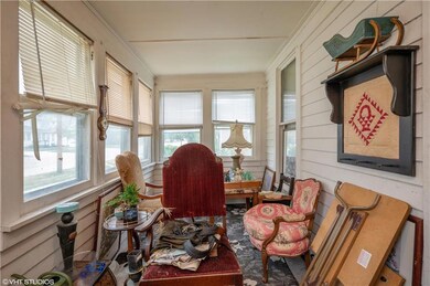 2305 E Walnut St, Des Moines, IA 50317 - photo 2