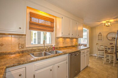 34 Rabideau Dr, Easthampton, MA 01027 - photo 4