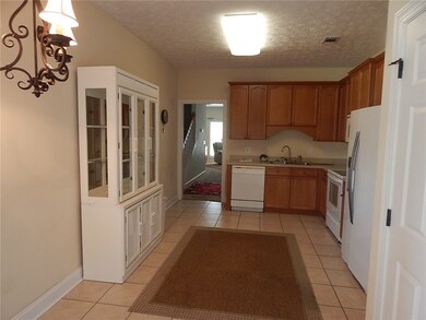 LARGE EAT IN KITCHEN