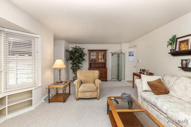 Living room w/bay window