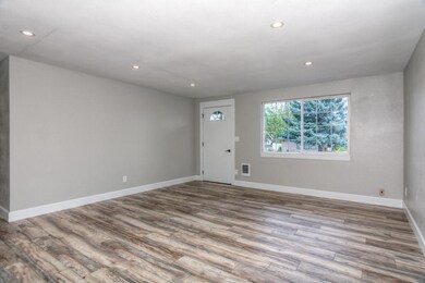 1607 SW 21st Place, Redmond, OR 97756 - photo 3