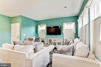 13913 Hollow Wind Way unit 201, Woodbridge, VA 22191 - photo 3