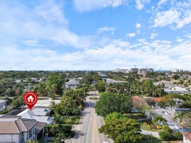 Aerial view Blocks to Beach