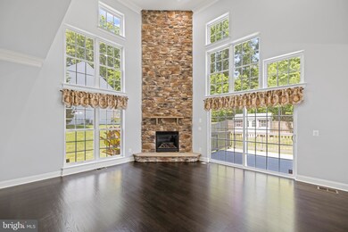 19308 Bothwell Ct, Triangle, VA 22172 - photo 3