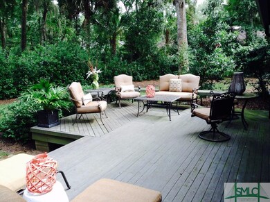 DECK & BACKYARD