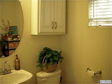 Guest bathroom View 1