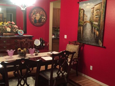 Dining room w wood floor