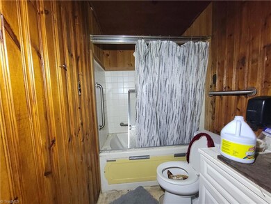 1304 Pearson St, Greensboro, NC 27406 - photo 3