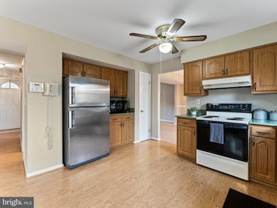 6211 Monroe Ave, Sykesville, MD 21784 - photo 4