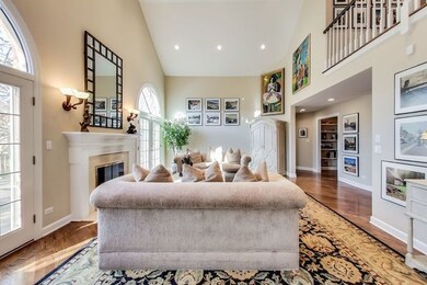 33 Regent Wood Rd, Northfield, IL 60093 - photo 2