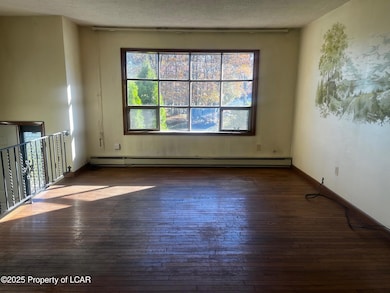 1036 Allen Dr, Hazleton, PA 18201 - photo 4