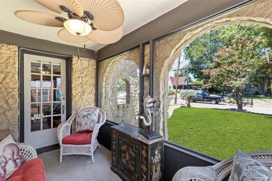 Screened in porch perfect for spring/fall entertai