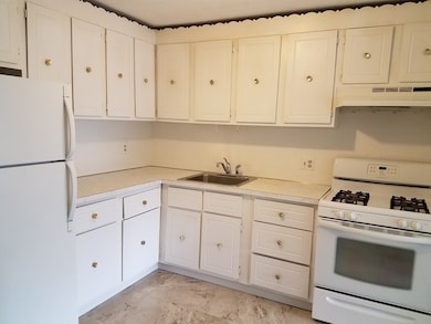 81 High St unit 22, Amesbury, MA 01913 - photo 4