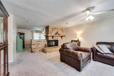 729 Timberhill Dr, Hurst, TX 76053 - photo 3