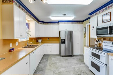 10 Brook Forest Ln, Hurst, TX 76053 - photo 5