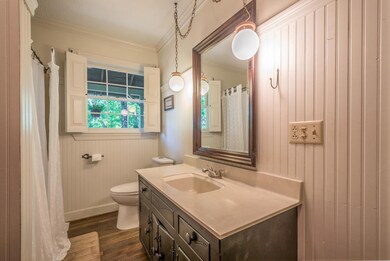 Bath/laundry