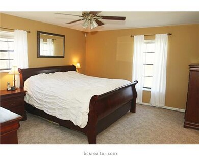 1403 Laura Ln unit CS, College Station, TX 77840 - photo 7