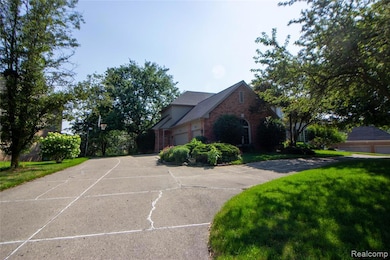 3066 Woodcreek Way, Bloomfield Hills, MI 48304 - photo 2