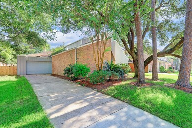 10315 Lynbrook Hollow St, Houston, TX 77042 - photo 2