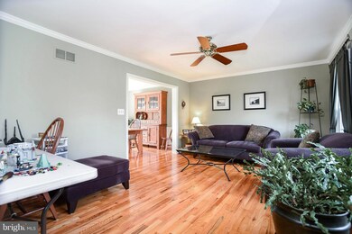 5619 Lasalle Ln, Sykesville, MD 21784 - photo 2