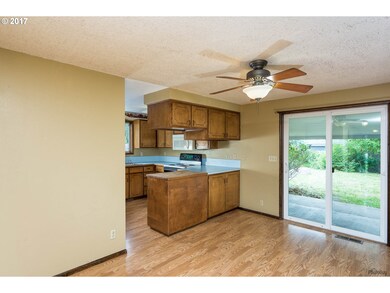 1110 Arcadia Dr, Eugene, OR 97401 - photo 2
