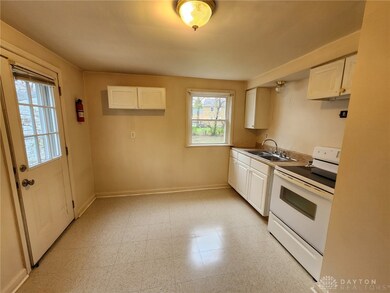 596 Lucas Dr, Xenia, OH 45385 - photo 3