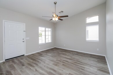 002-photo-living-room-7844836