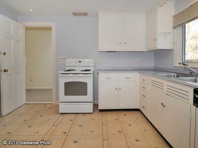 8 Eton Rd, Barrington, RI 02806 - photo 4