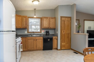 48 Nora St-4
