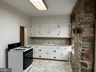 328 N Main St unit 1ST FLOOR, Sellersville, PA 18960 - photo 3