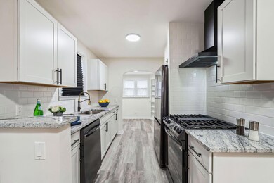 16-web-or-mls-1373-e-hudson-st