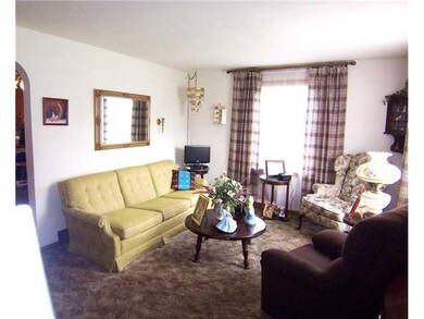 Living Room. NICE SIZE LIVING ROOM.