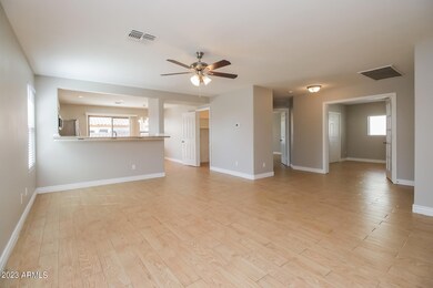 004-photo-living-room-11731135