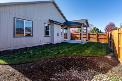 3667 SW Pumice Stone Ave, Redmond, OR 97756 - photo 2