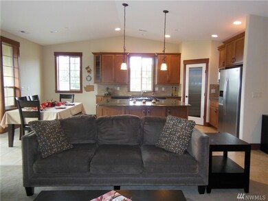 1051 N Baker Ave unit A-201, East Wenatchee, WA 98802 - photo 2