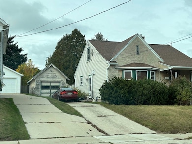 1214 S 18th St, Manitowoc, WI 54220 - photo 3