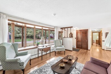 Living bay window