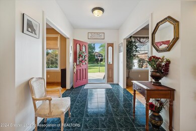 05-771-E-Broad-St-Chesaning-MI-48616-Win