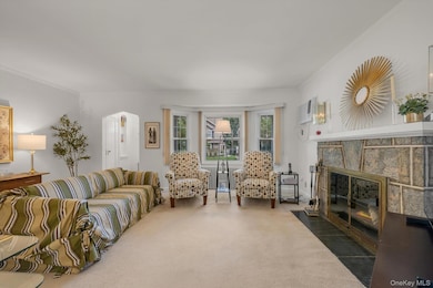 67 Maple Dr, New Hyde Park, NY 11040 - photo 4