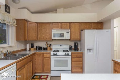 8911 Spruce Brook St, Anchorage, AK 99507 - photo 6