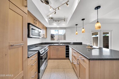 2812 E Clarendon Ave-12