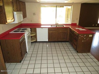 023-416754-Kitchen2