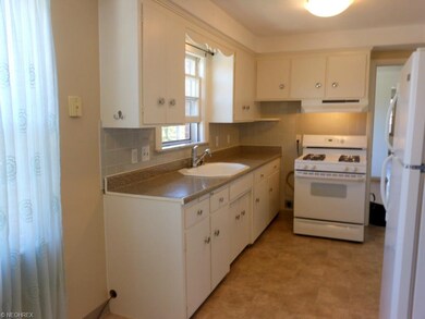 1742 S Taylor Rd, Cleveland Heights, OH 44118 - photo 3